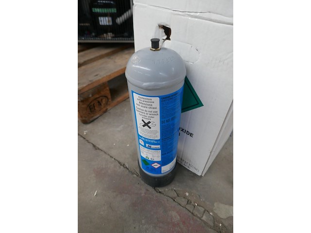 3 vaten carbon dioxide - afbeelding 2 van  3