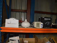 3 verrekijkers, bloeddrukmeter omron m7, luchtbevochtiger, nagellamp - afbeelding 1 van  8