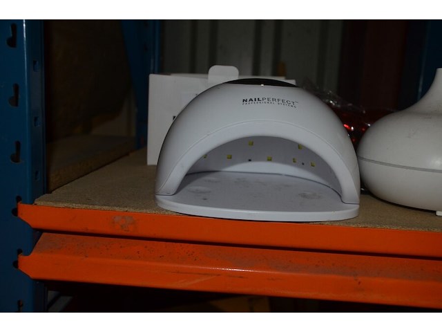 3 verrekijkers, bloeddrukmeter omron m7, luchtbevochtiger, nagellamp - afbeelding 2 van  8