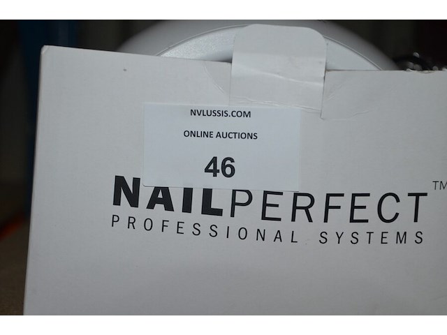 3 verrekijkers, bloeddrukmeter omron m7, luchtbevochtiger, nagellamp - afbeelding 3 van  8