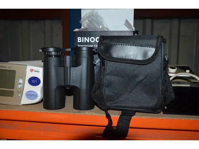 3 verrekijkers, bloeddrukmeter omron m7, luchtbevochtiger, nagellamp - afbeelding 8 van  8