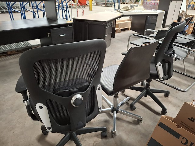3 verrijdbare verstelbare bureaustoelen - afbeelding 2 van  2
