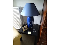 3 vierkante tafels, 2 lampen - afbeelding 2 van  4