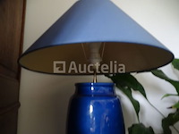 3 vierkante tafels, 2 lampen - afbeelding 3 van  4