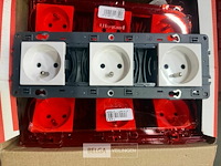 3-voudig stopcontact - afbeelding 1 van  2