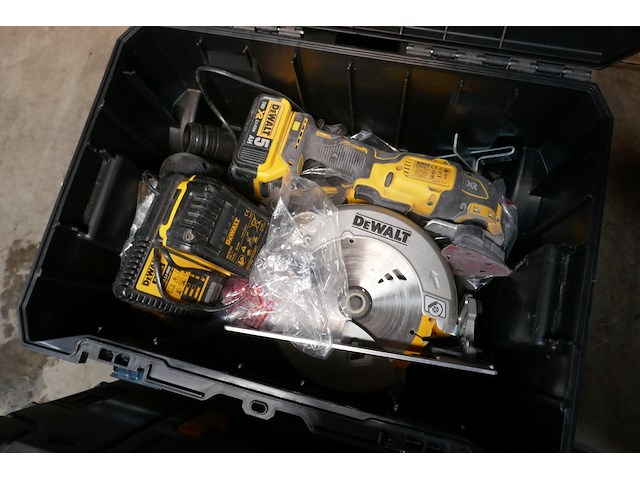 3 werkmachines dewalt - afbeelding 2 van  5