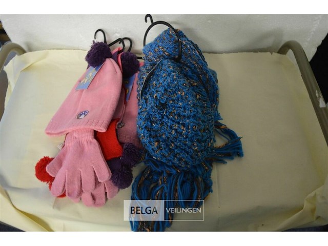 3 wintersetjes jongens, 3 wintersetjes meisje - afbeelding 1 van  3