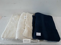 3 x badhanddoek 70x140 cm 2 x wit + 1 x blauw - afbeelding 2 van  3