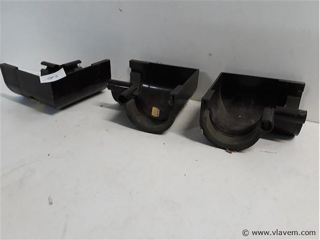 3 x binnenhoek 80mm bruin pvc regenafvoer - afbeelding 2 van  2