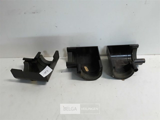 3 x binnenhoek 80mm bruin pvc regenafvoer - afbeelding 1 van  3