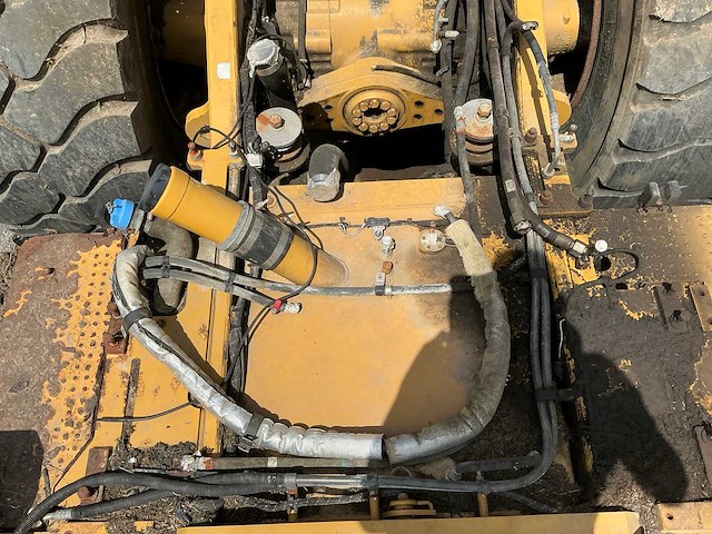 3 x caterpillar 972m shovel voor opmaak of onderdelen - afbeelding 19 van  57