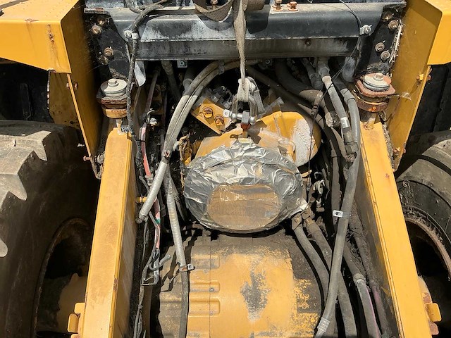 3 x caterpillar 972m shovel voor opmaak of onderdelen - afbeelding 22 van  57