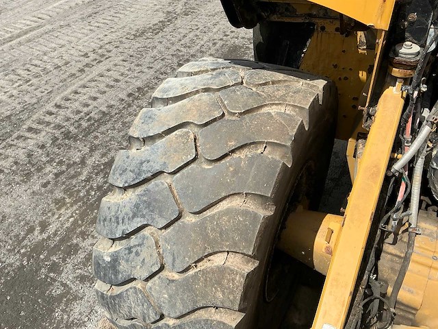 3 x caterpillar 972m shovel voor opmaak of onderdelen - afbeelding 24 van  57