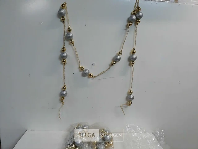 3 x guirlande zilver/gouden ballen pvc 2,7m - afbeelding 2 van  3