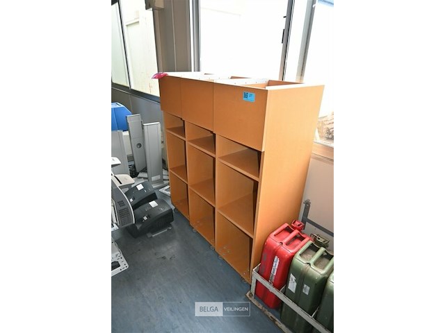 3 x houten kast op wielen - afbeelding 1 van  5