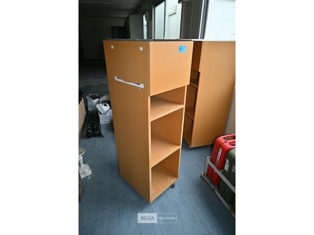 3 x houten kast op wielen - afbeelding 2 van  5