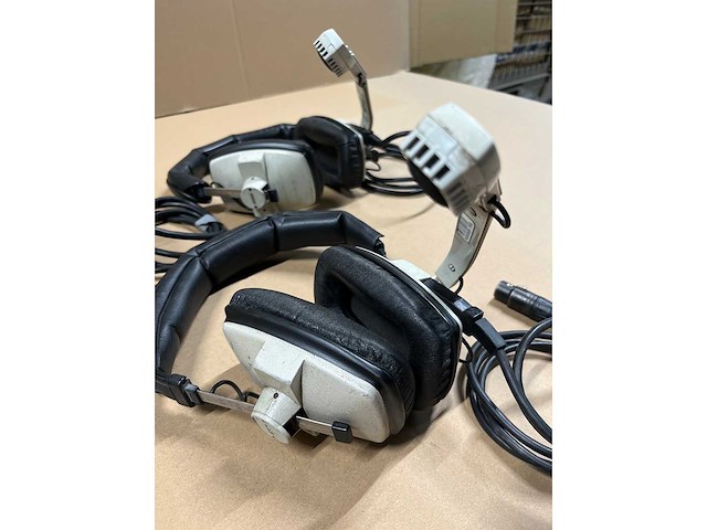 3 x intercom beyer dynamic dt109 dual ear headphone w/single microphone - afbeelding 1 van  4