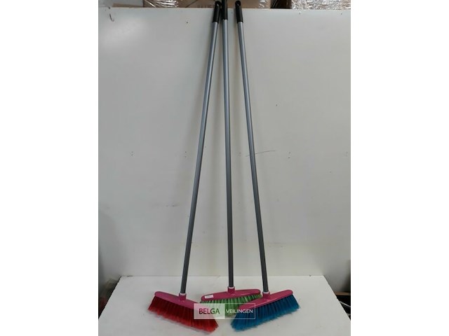3 x keerborstel zachte pvc haren met steel - afbeelding 1 van  3
