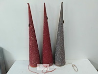 3 x kerstkegel 75 cm beschadigd - afbeelding 2 van  3