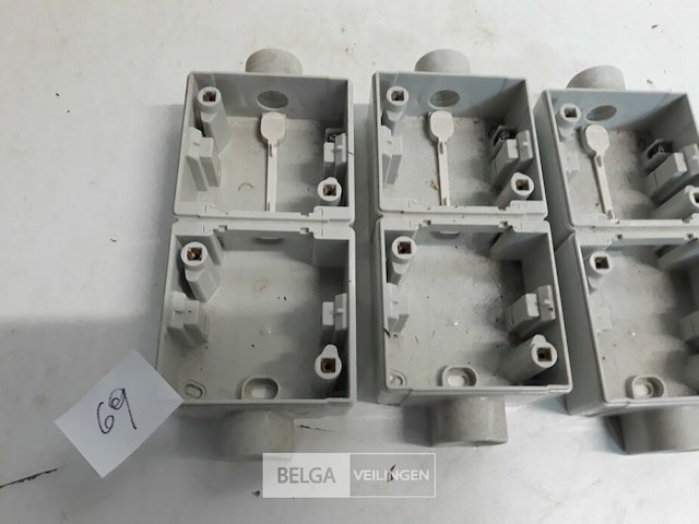 3 x niko hydro opbouwdoos 2v 1+1 ingang oud model - afbeelding 3 van  3