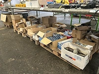3 x pallet met vastzetmateriaal