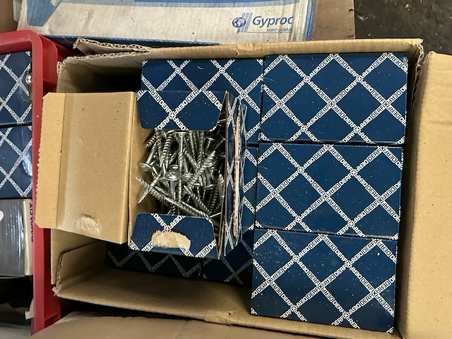 3 x pallet met vastzetmateriaal - afbeelding 5 van  11