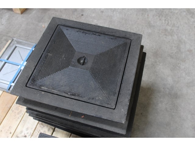 3 x putdeksel gietijzer dubbel 50x50cm - afbeelding 1 van  2