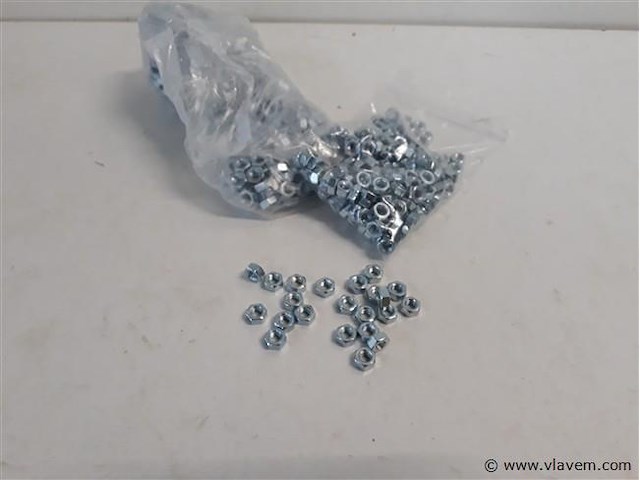 3 x zeskantmoeren verzinkt m 8 200 stuks - afbeelding 1 van  2