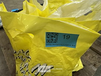 3 zakjes met restant afwerkingsproduct