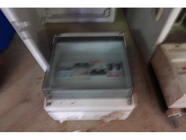 3 zekeringskasten en 5 verdeeldozen - afbeelding 2 van  6