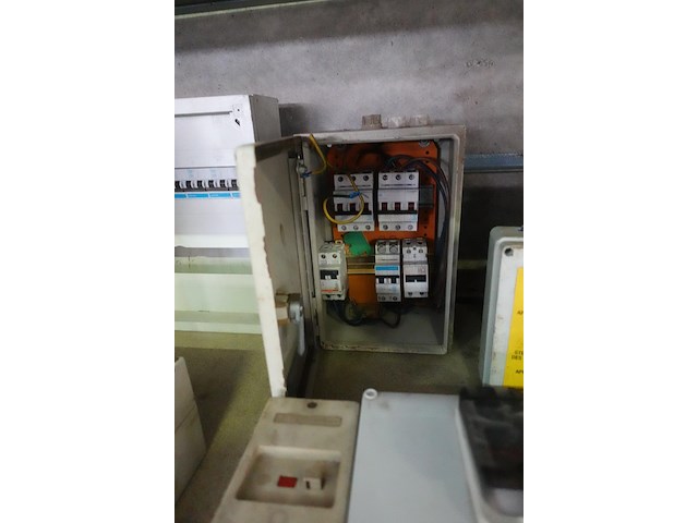 3 zekeringskasten en 5 verdeeldozen - afbeelding 5 van  6