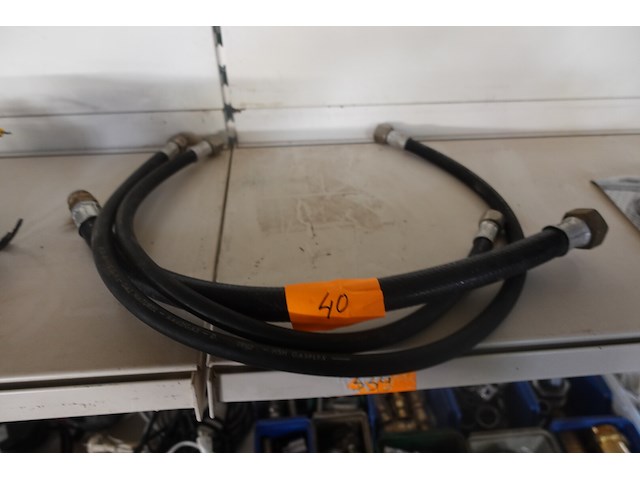 3 zwarte leidingen - afbeelding 1 van  1