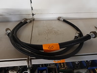 3 zwarte leidingen - afbeelding 1 van  1