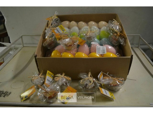 ±30 deco paaskaarsen en ±12 deco kaarsen - afbeelding 1 van  3