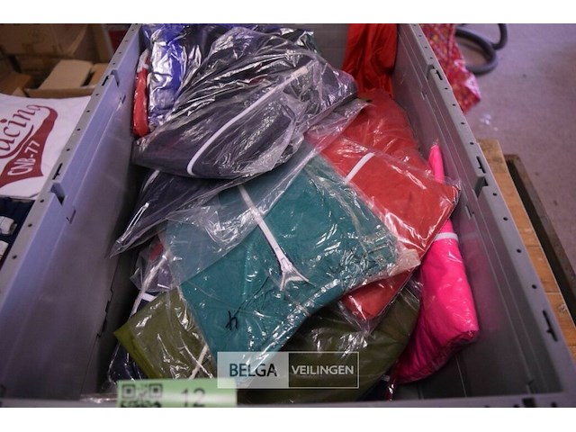 ±30 div kinderregenjasjes - afbeelding 1 van  4