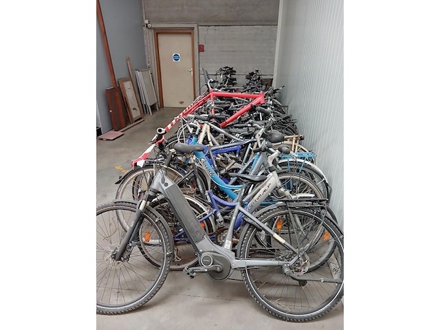 30 diverse fietsen - afbeelding 1 van  1