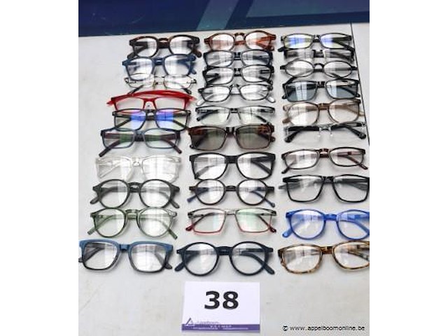 30 diverse leesbrillen - afbeelding 1 van  4