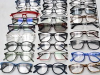 30 diverse leesbrillen