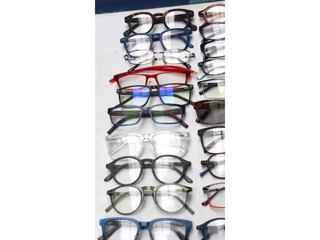 30 diverse leesbrillen - afbeelding 2 van  4