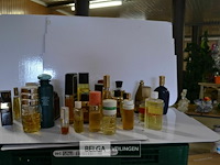 ±30 diverse vintage parfum - afbeelding 1 van  6