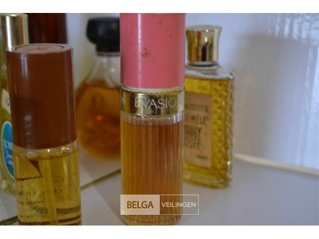 ±30 diverse vintage parfum - afbeelding 6 van  6