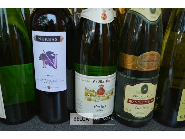 ±30 flessen diverse wijnsoorten - afbeelding 3 van  3
