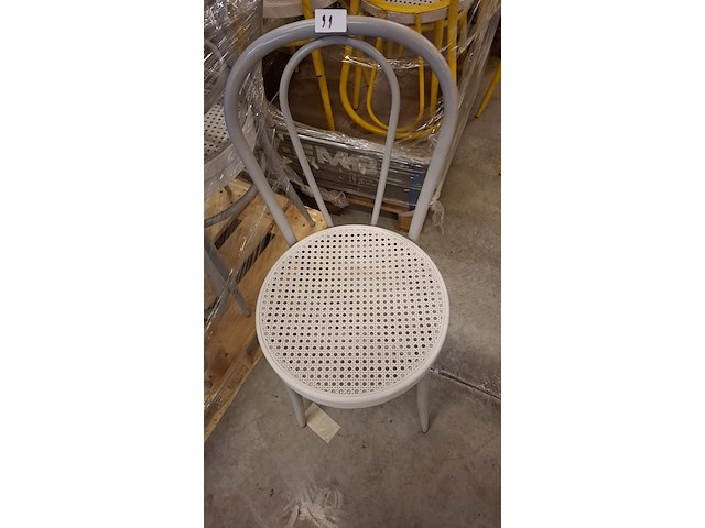 30 grijze thonet stoelen - afbeelding 2 van  2