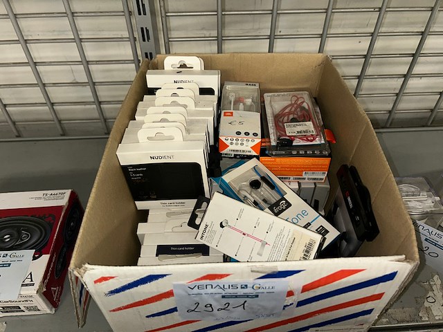 30 kaarthouders en 28 oortjes - afbeelding 1 van  4