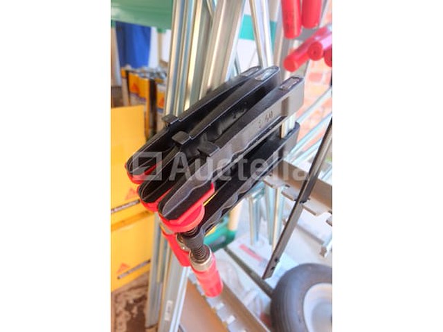 30 klemmen en persen - afbeelding 2 van  5