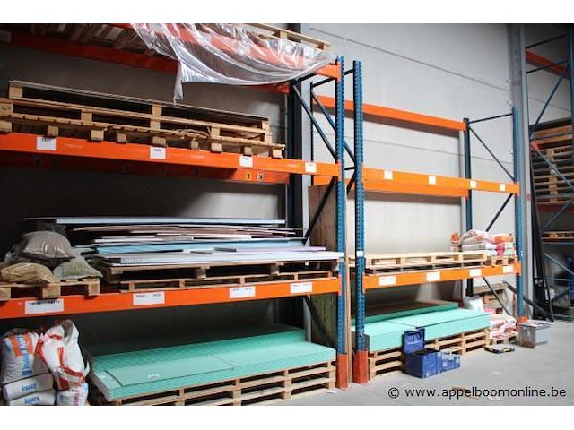30 meter diverse palletstelling bestaande uit 19 staanders en 56 leggers (koper dient zelf de stelling leeg te maken) - afbeelding 1 van  3