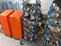 30 meubelhondjes en opbergframe op wielen