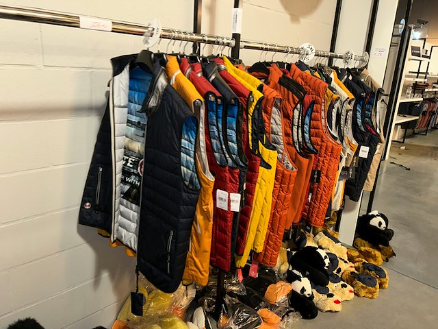 30 mouwloze vesten - afbeelding 1 van  11