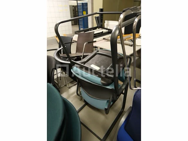 30 ongelijke stoelen - afbeelding 3 van  14