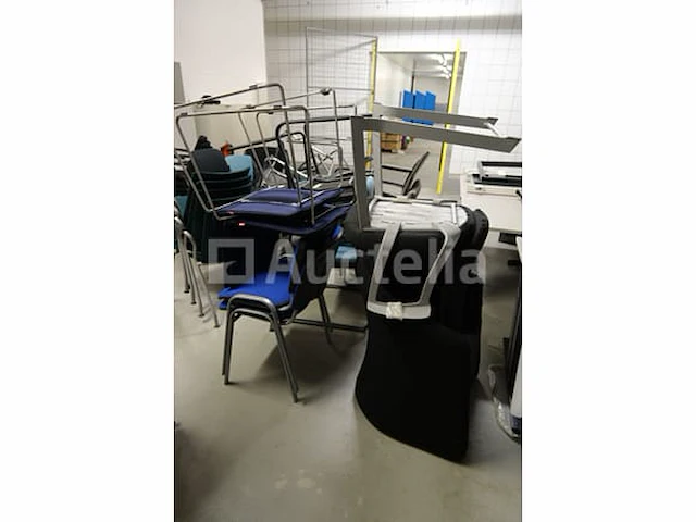 30 ongelijke stoelen - afbeelding 1 van  14